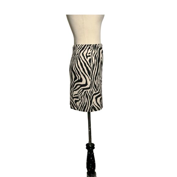 Pretty Little Thing cream black zebra print pull on mini skirt size 6 - Picture 5 of 11